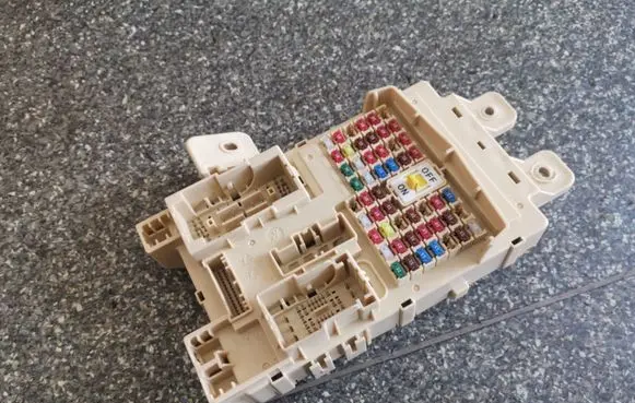 Hyundai Ioniq Fuse module 91950G2541