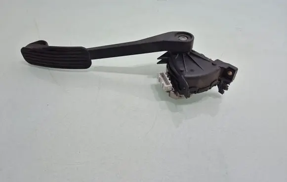 Volvo XC90 Accelerator throttle pedal 8634697