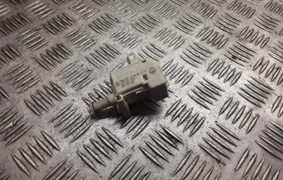 Volkswagen Touareg I Fuel tank cap lock 3B0959782 1J0810773B