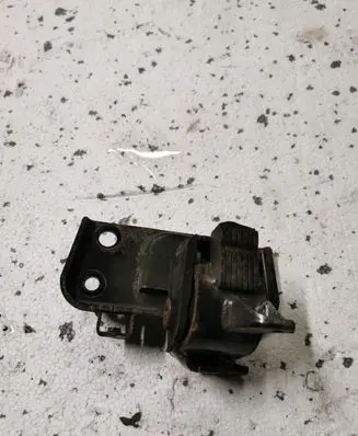 Engine mount bracket
