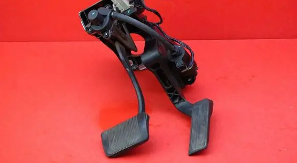 Chrysler Pacifica Accelerator throttle pedal 04683921AJ
