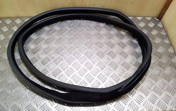 Mercedes-Benz ML W164 Rear door rubber seal (on body) 