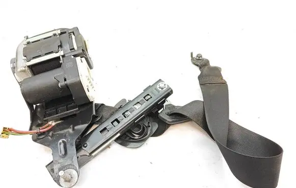 Mercedes-Benz C W204 Front seatbelt 616774500 BAMPT1273 010L0000