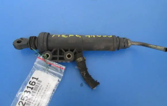 Mercedes-Benz Sprinter W901 W902 W903 W904 Clutch master cylinder