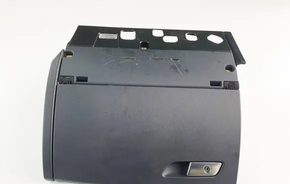 Glove box
