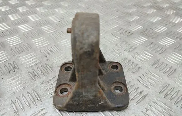 Hyundai Santa Fe Engine mounting bracket