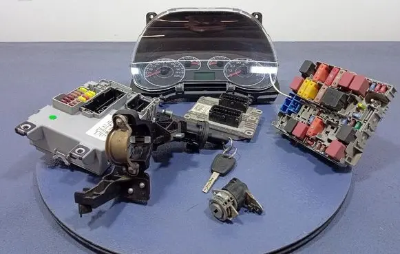 Fiat Punto (199) Engine control unit/module ECU 51891838