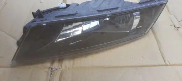 Skoda Superb B8 (3V) Front fog light
