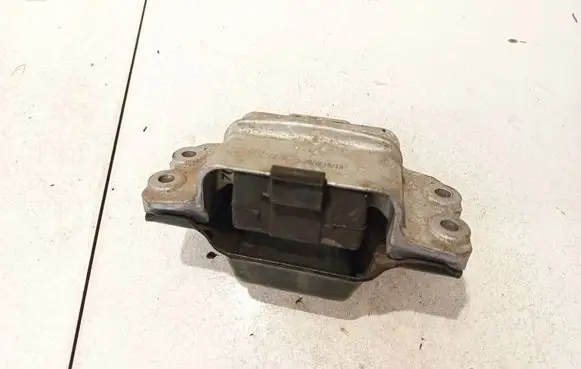 Engine mount bracket
