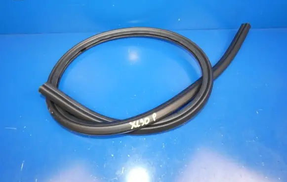 Volvo XC90 Engine compartment rubber 