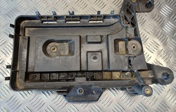 Volkswagen PASSAT B6 Battery tray 1K0915333C