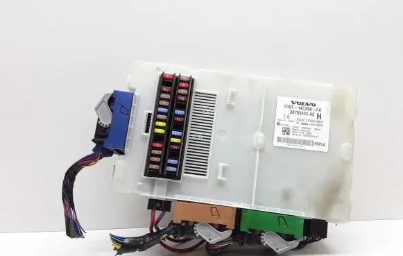 Volvo V70 Fuse module 7G9T14C256FA 30765624AE 30765624