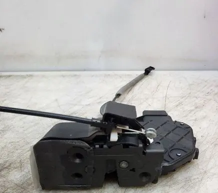 Volvo V70 Rear door lock 31253921 A048317 986922107