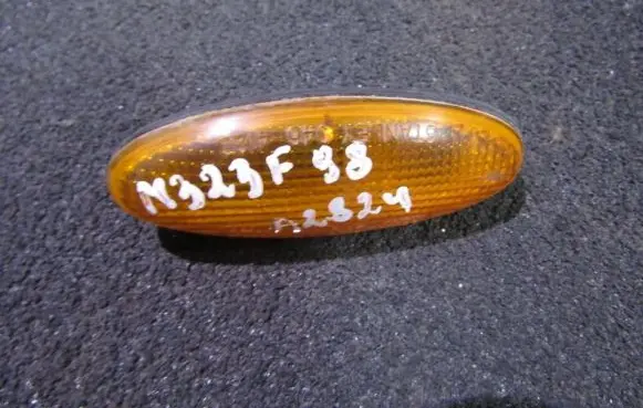 Front fender indicator light