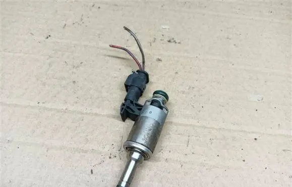Skoda Octavia Mk3 (5E) Fuel injector 0261500354