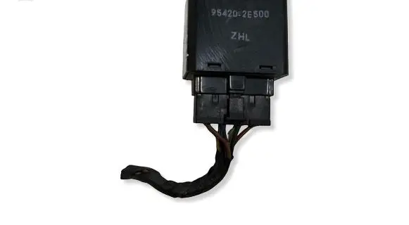 Hyundai Tucson JM Window wiper relay 954202E500