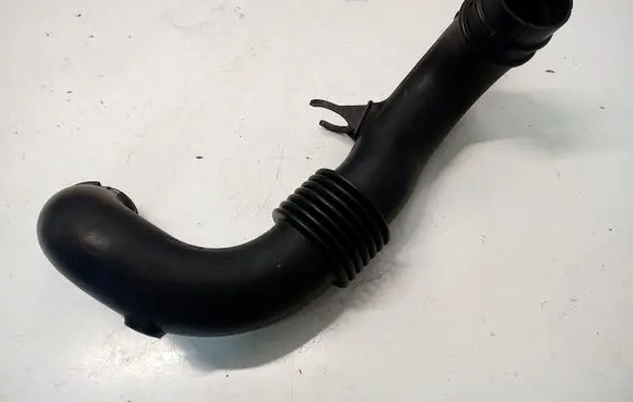Renault Master III Air intake hose/pipe 165550972R