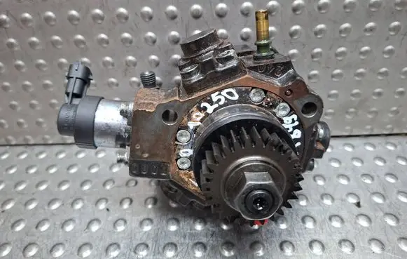 Renault Master III Fuel injection high pressure pump S26338849 0445010250