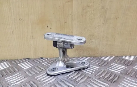 Mercedes-Benz E W211 Front door upper hinge