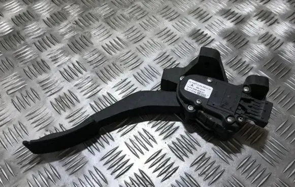 Mitsubishi Colt Accelerator throttle pedal a4543000204 mn125791