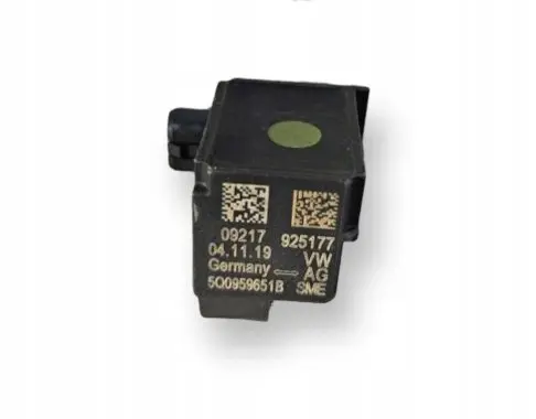Volkswagen Golf VII Airbag deployment crash/impact sensor 5Q0907651