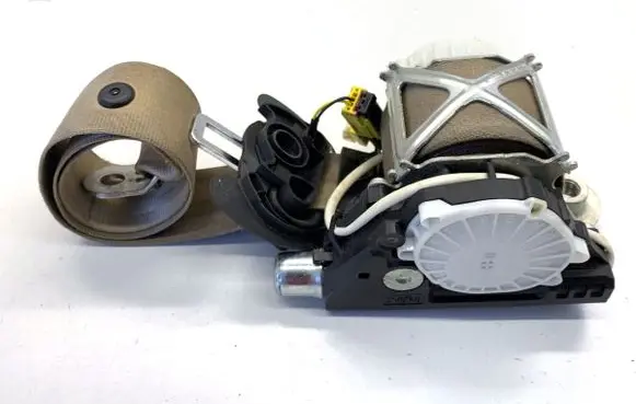 Volkswagen PASSAT B7 Front seatbelt 3C1857705Q