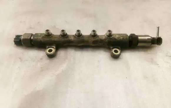 Toyota Corolla Verso AR10 Fuel main line pipe 238100R020