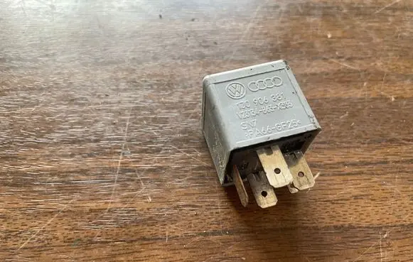 Audi A6 S6 C5 4B Other relay 1J0906381
