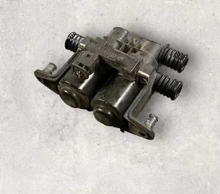 BMW 5 E60 E61 Coolant heater control valve 6927915