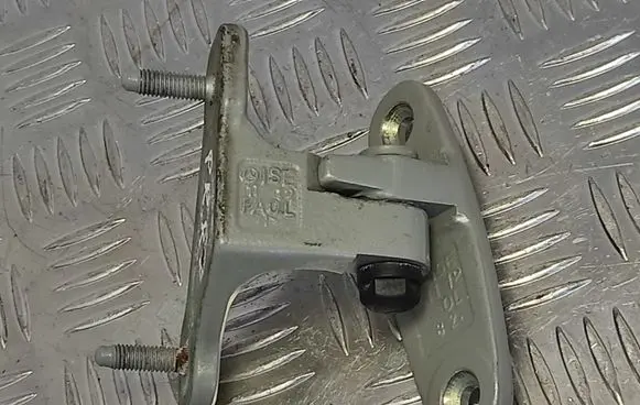 Mercedes-Benz C W204 Front door upper hinge A047050