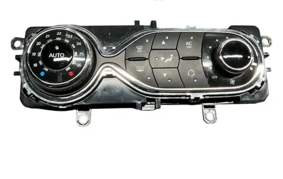 Renault Captur Climate control unit E1071162E 140523A