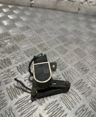 Headlight/headlamp level sensor