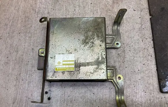 Nissan Primera Engine control unit/module 2260461j02