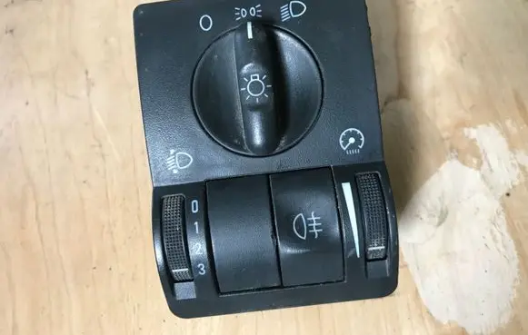 Opel Combo C Light switch 9116613