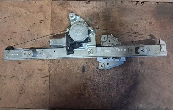 Suzuki Grand Vitara II Rear window lifting mechanism without motor 8346065J00 2621003530