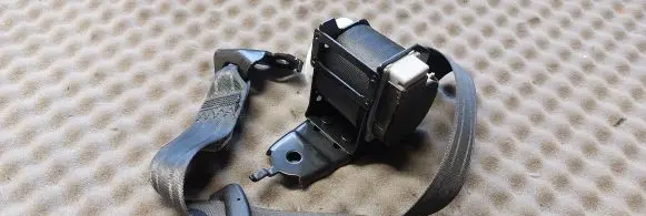 Mazda 3 III Middle seatbelt (rear) TIS7212551 BJA900027T
