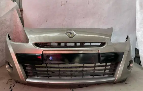 Renault Clio III Front bumper 620220038R 8200782542 8200074008