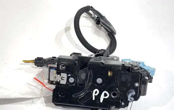 Volkswagen Golf Plus Front door lock 3D1837016AQ