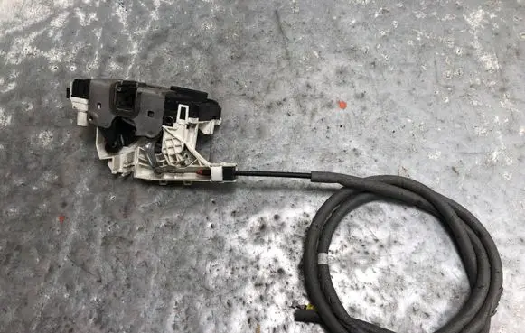 Mercedes-Benz Sprinter W906 Sliding door lock A9067304335-BILI A9067304335