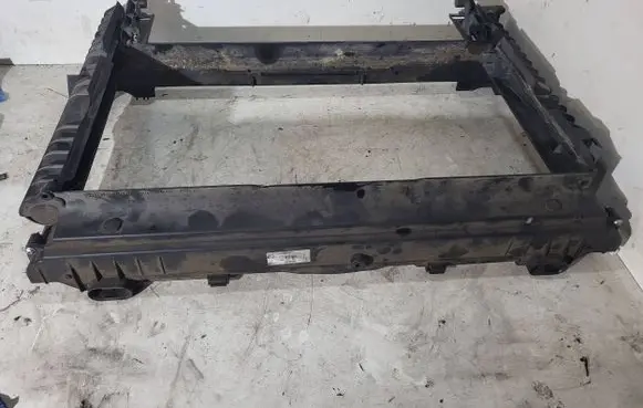BMW 5 E60 E61 Radiator mount bracket 7563850 L5531005