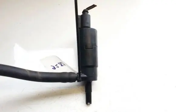 Audi Q7 4L Headlight washer pump 3b0955681 00100512v
