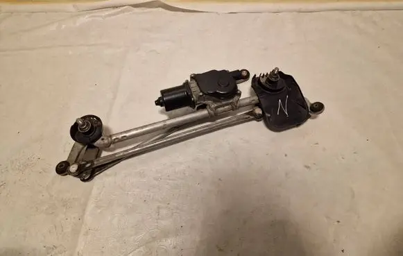 Infiniti Q50 Front wiper linkage Co49