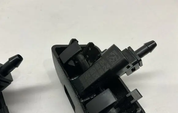 Opel Mokka B Windshield washer spray nozzle 9824288380 9825352880