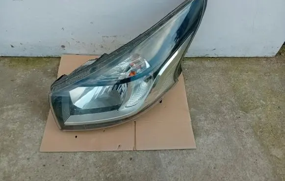 Opel Vivaro Headlight/headlamp 260607934r
