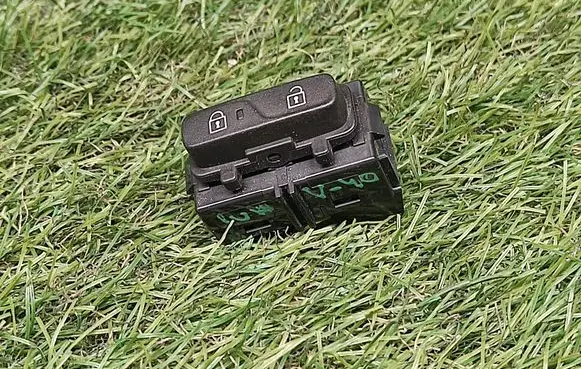 Volvo V40 Central locking switch button 31376499