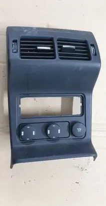 Rear air vent grill