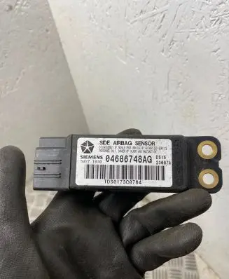 Chrysler Grand Voyager IV Airbag deployment crash/impact sensor 04686748AG 5WY71910 TDS0173C0764