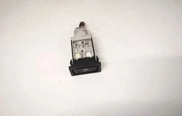 Toyota Avensis T220 Windscreen/window heater switch 153337