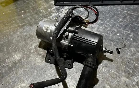 Citroen DS4 Power steering pump 9676740380