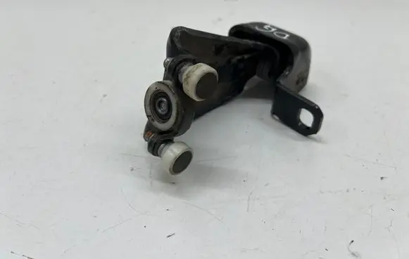Mercedes-Benz Vito Viano W447 Sliding door middle roller runner A4477600547